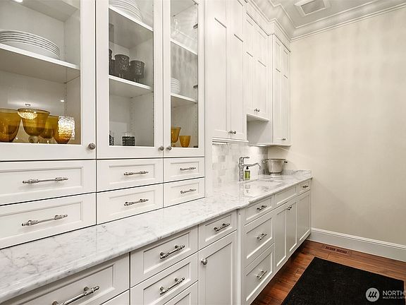 5th image of 2020 Parkside Drive E