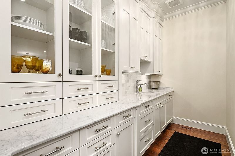 5th image of 2020 Parkside Drive E