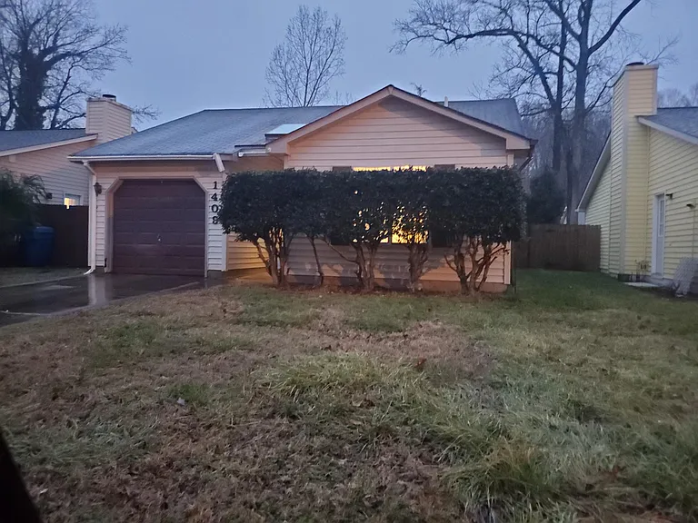 1409 Larkview Dr — Photo 2