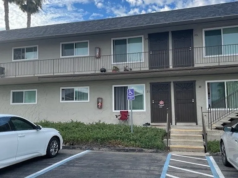 Leo's Apartments — Photo 6
