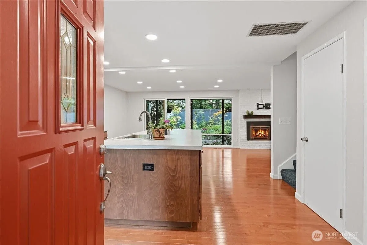 3 bed, 1.5 bath, 1200 sqft, $2,950 — Photo 4