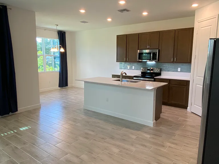 9001 Zevon Ct — Photo 4