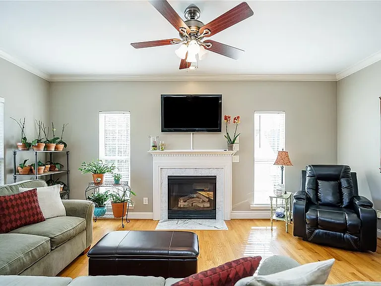 1217 Twelve Oaks Ln — Photo 4