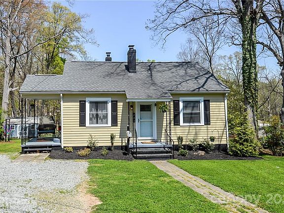2nd image of 223 E Parkwood Cir