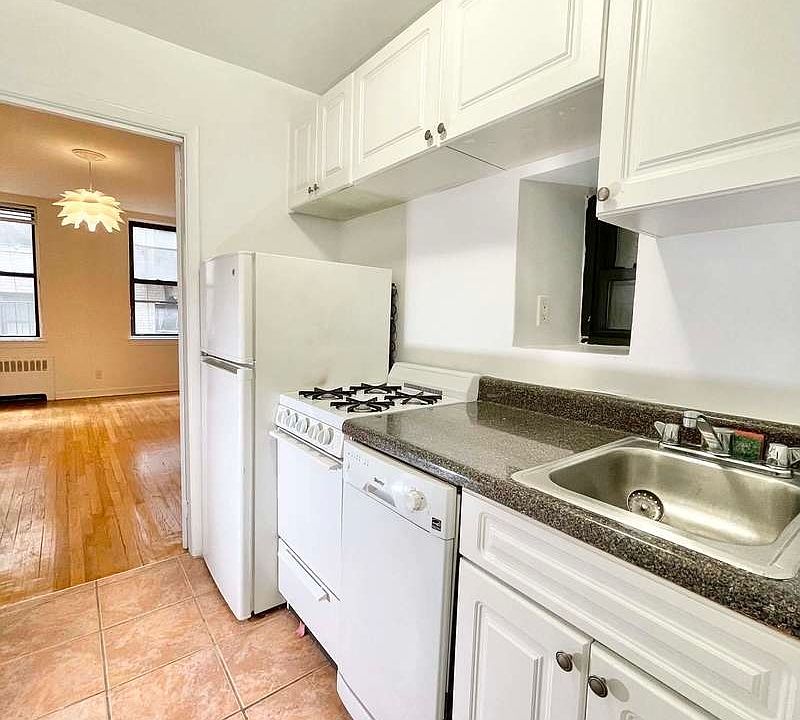 1st image of 304 E 38th St #2CN