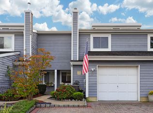 30 Rambling Meadows Ct, Tinton Falls, NJ 07724