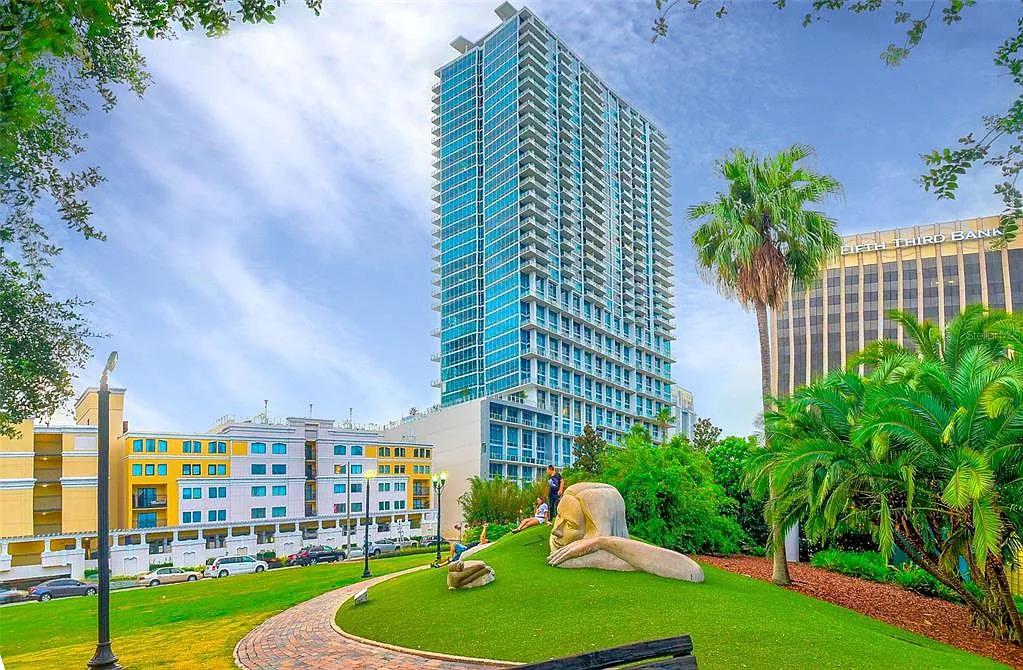 1 bed, 1.5 bath, 932 sqft, $2,600 — Photo 1