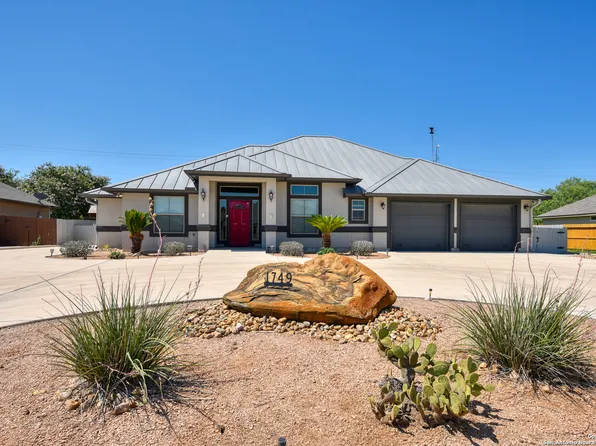 1749 STONE HAVEN, Pleasanton, TX 78064