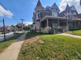 142 S Lincoln Ave, Aurora, IL 60505