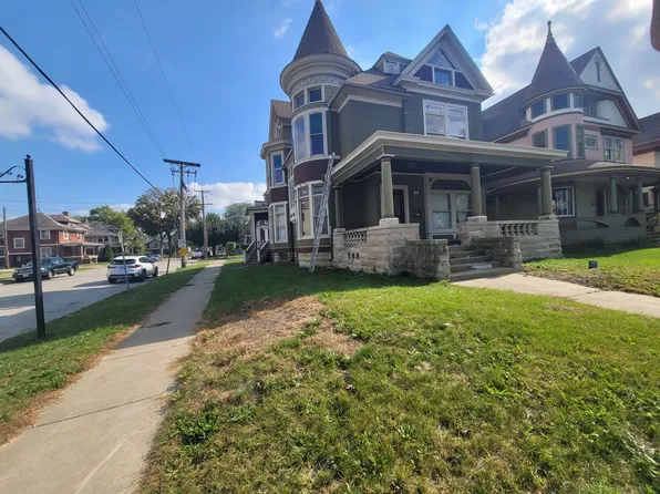 142 S Lincoln Ave, Aurora, IL 60505