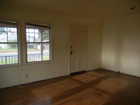 4th image of 1876 S Tuxedo Ave #W