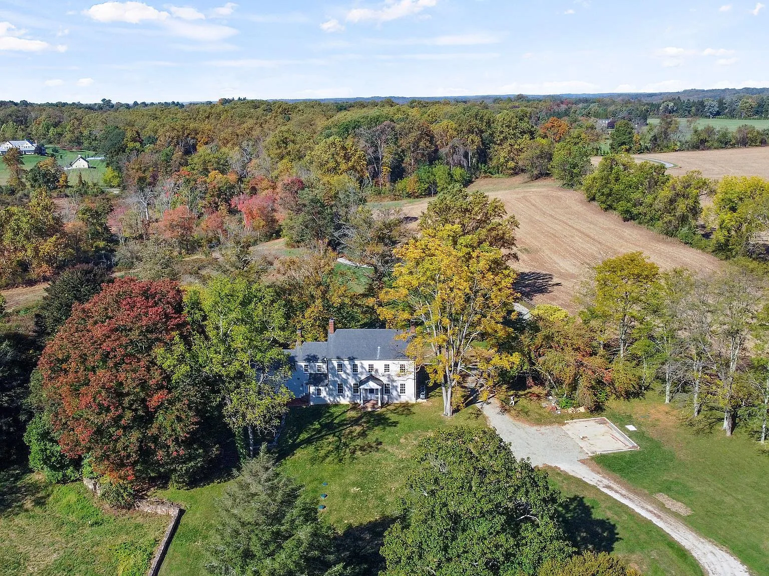 8 bed, 5.5 bath, 5845 sqft, $10,000 — Photo 3