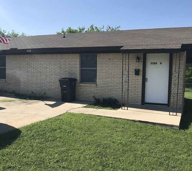 1st image of 2206-A Poage Ave