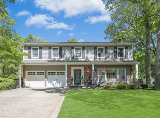 8 Hurtin Blvd, Smithtown, NY 11787