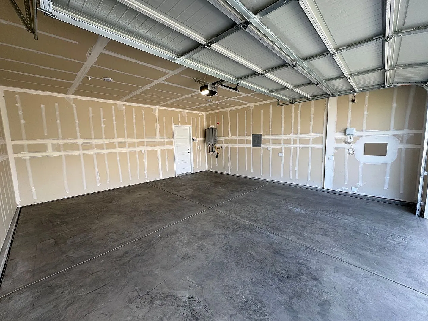 Lennar built home located in River Island Ranch Rent Ready! — Photo 2