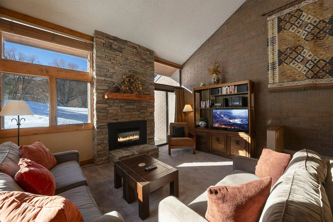 2 bed, 2.5 bath, 1400 sqft, $2,900 — Photo 2