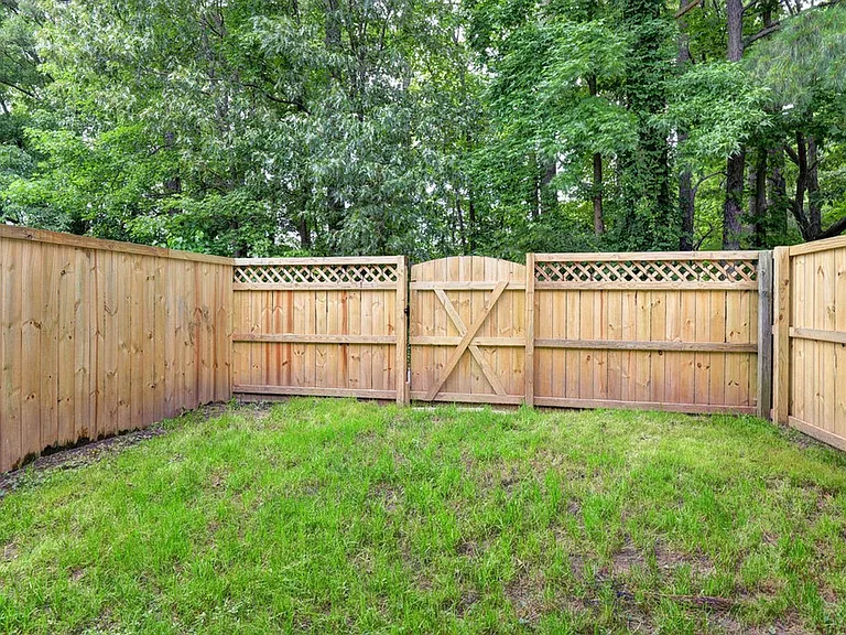 404 Crescent Ct — Photo 24