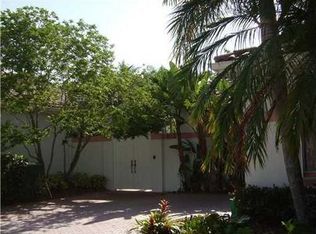 1021 Bel Aire Dr E, Pembroke Pines, FL 33027