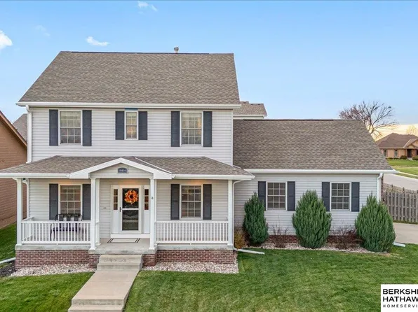 10416 Rosewater Pkwy, Bennington, NE 68007