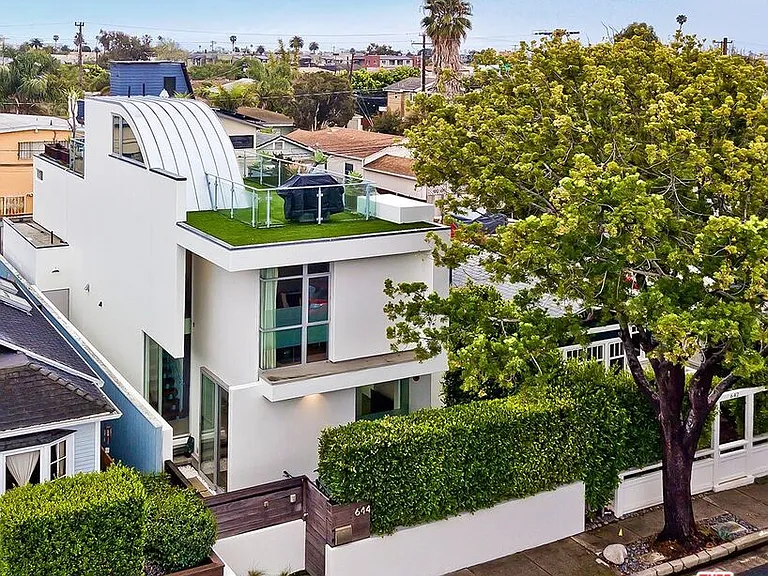 644 Navy St — Photo 3