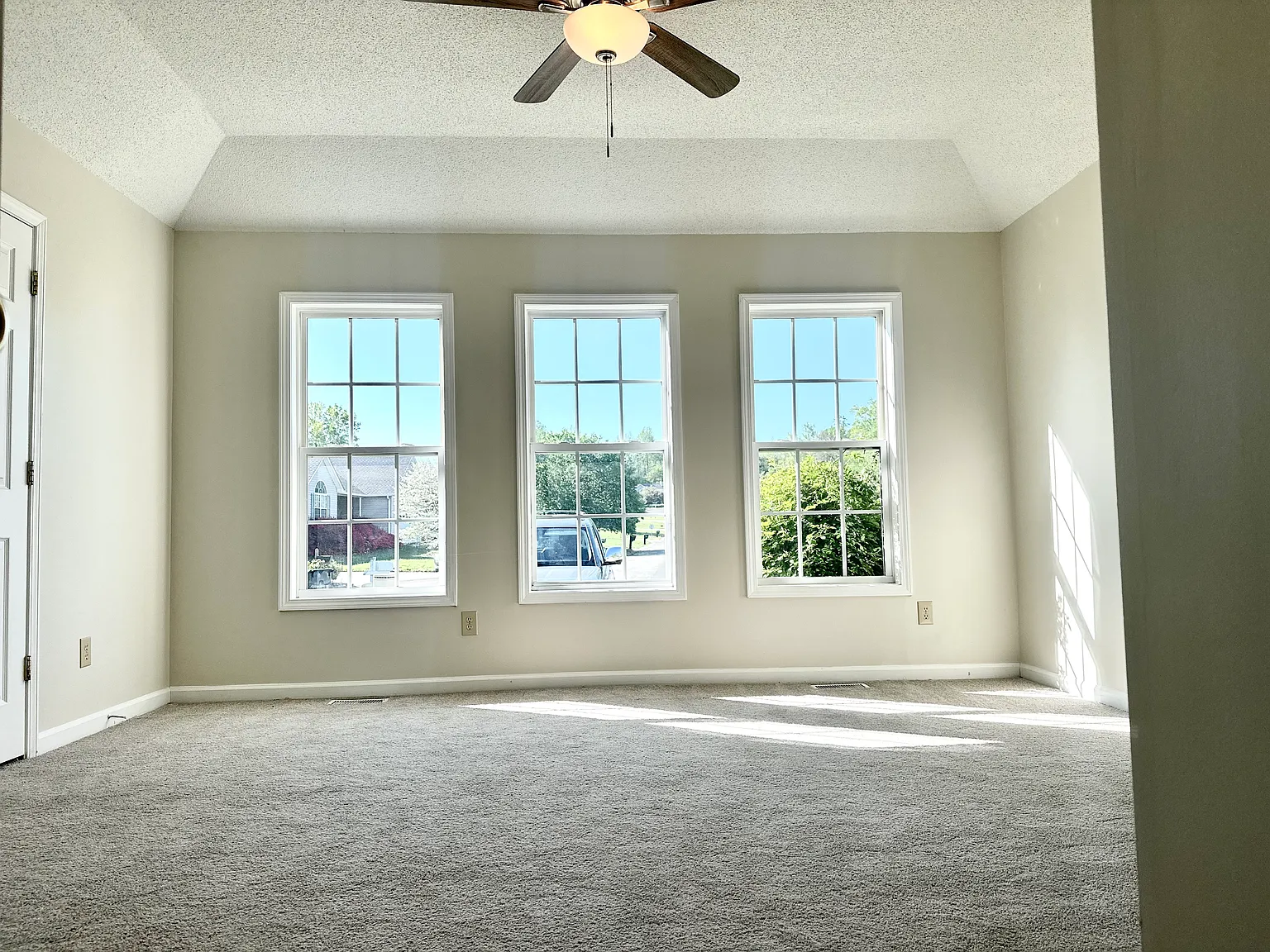 3 bed, 1205 sqft, $1,800 — Photo 4