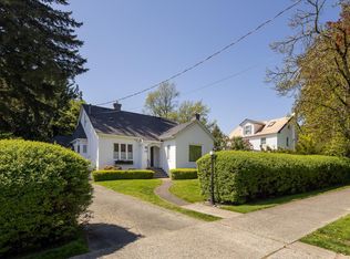 438 4th St, New Westminster, BC V3L2V4