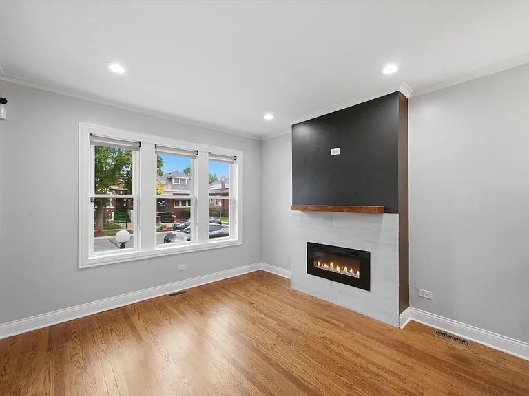 8326 S Luella Ave — Photo 6