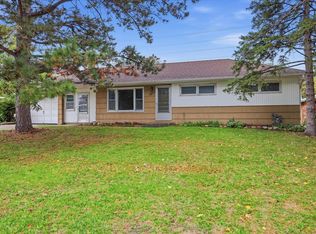 1677 Rose Pl, Roseville, MN 55113