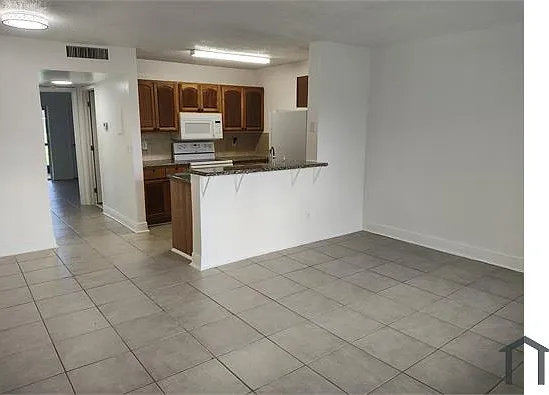 1604 Meadows Cir W #1604 — Photo 2