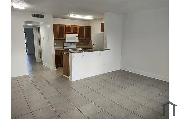 Building Photo - 1604 Meadows Cir W #1604