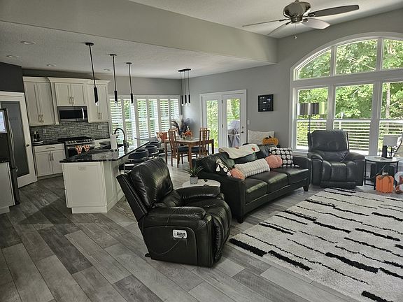 2nd image of 4203 33rd Ave #Na