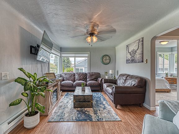 4th image of 618 N Charlotte Ave