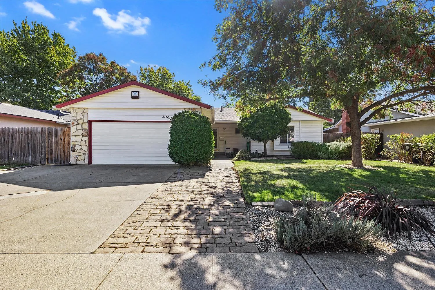 2342 La Loma Dr photo 1