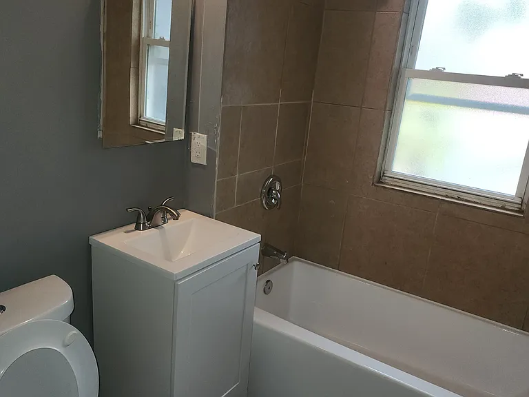 3523 E 140th St #1 — Photo 11