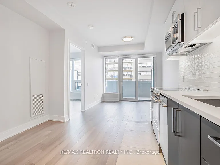 2525 Bathurst St #805 — Photo 4