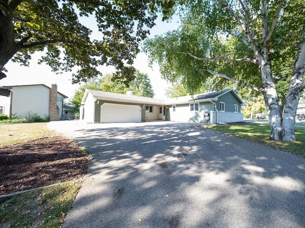 2512 Hayes Dr, Burnsville, MN 55337