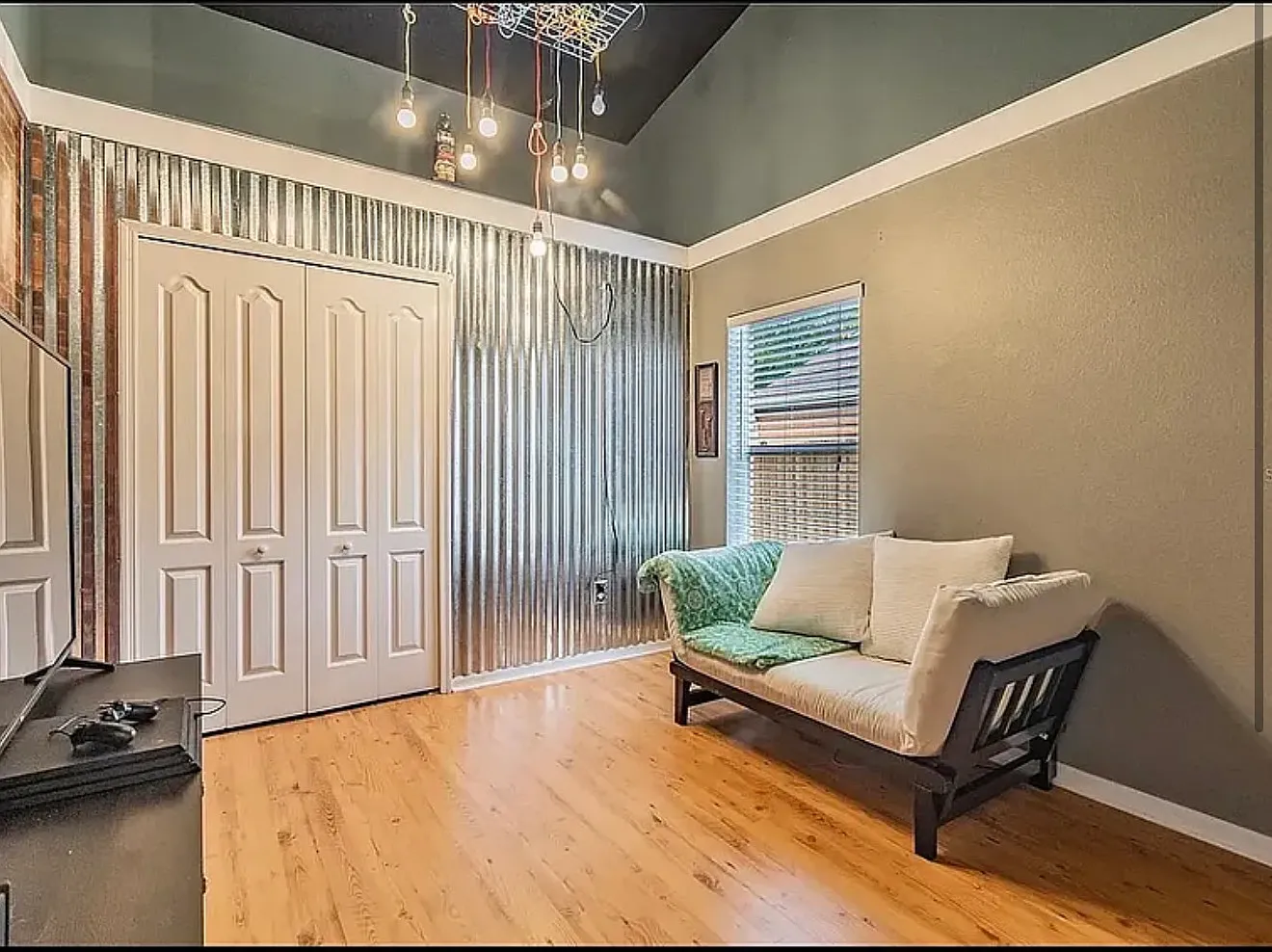 3 bed, 1900 sqft, $2,700 — Photo 2