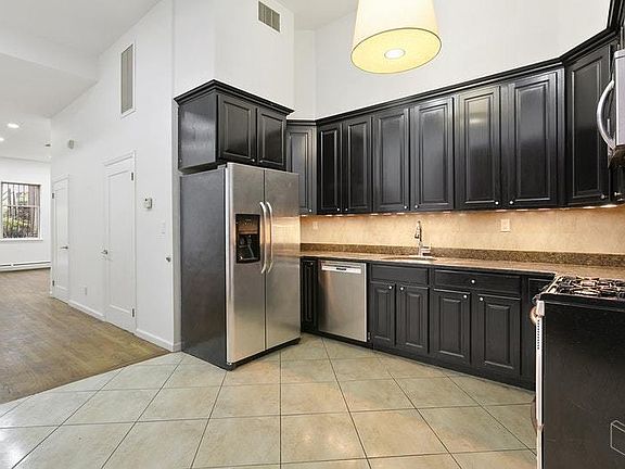 4th image of 182 Norfolk St APT 1
