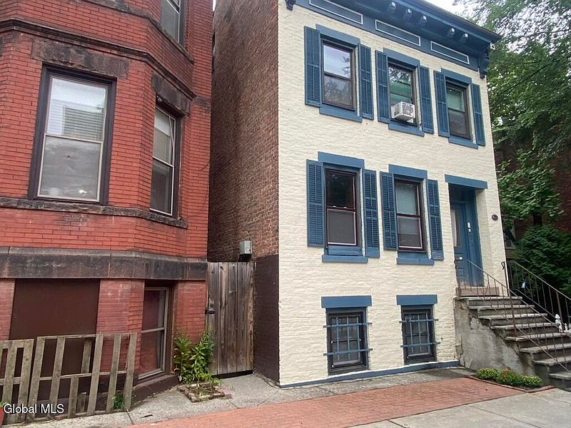 3rd image of 339 Madison Avenue