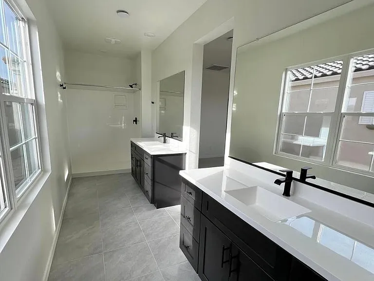 220 E Markwood Dr — Photo 4