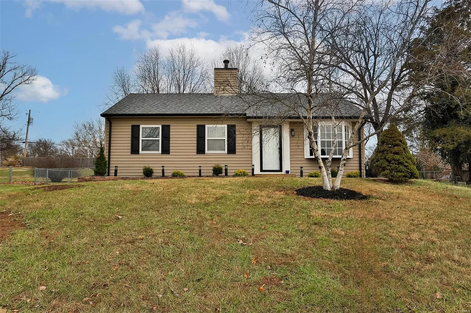 909 Crestland Dr photo 1