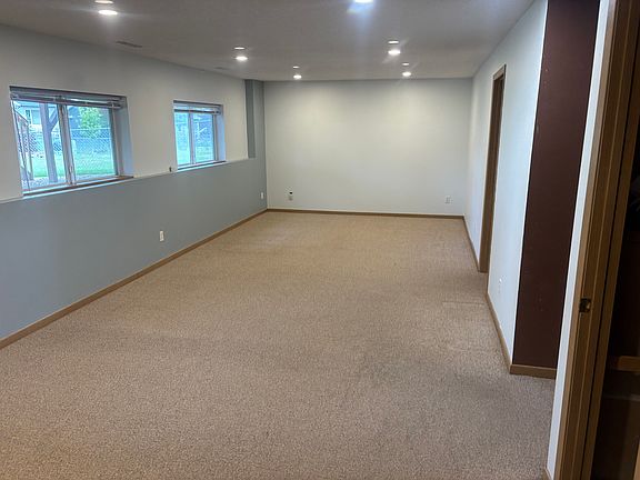5th image of 2488 Pleasantview Dr