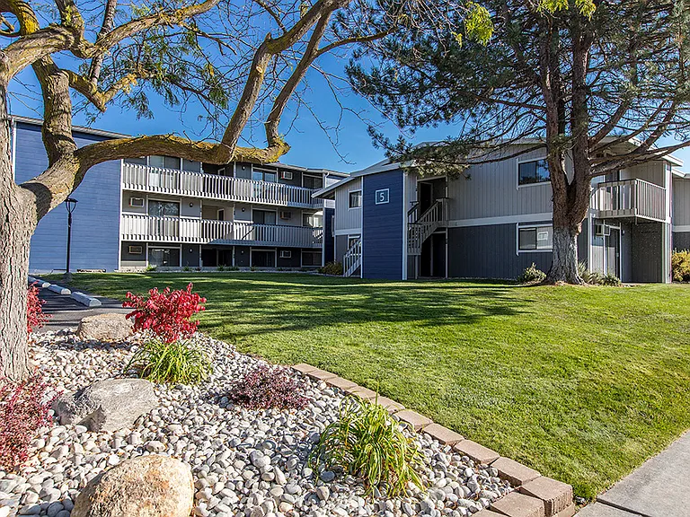 The Lakes Apartments — Photo 13