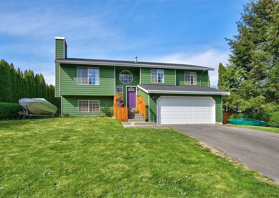 1st image of 1056 NE Shadybrook Ct