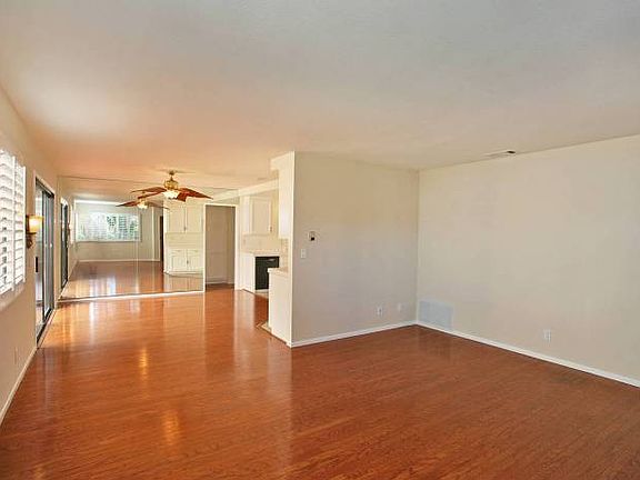 Living Room / Kitchen