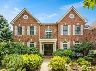 16 Eagle Ct, White Plains, NY 10605