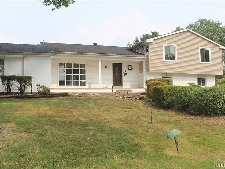 7246 Saint Auburn Dr — Photo 1