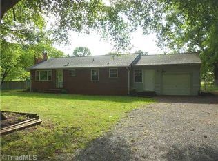 104 Lakeview Dr, Kernersville, NC 27284
