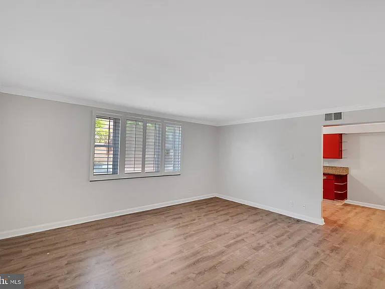 4225 N Henderson Rd #103 — Photo 12