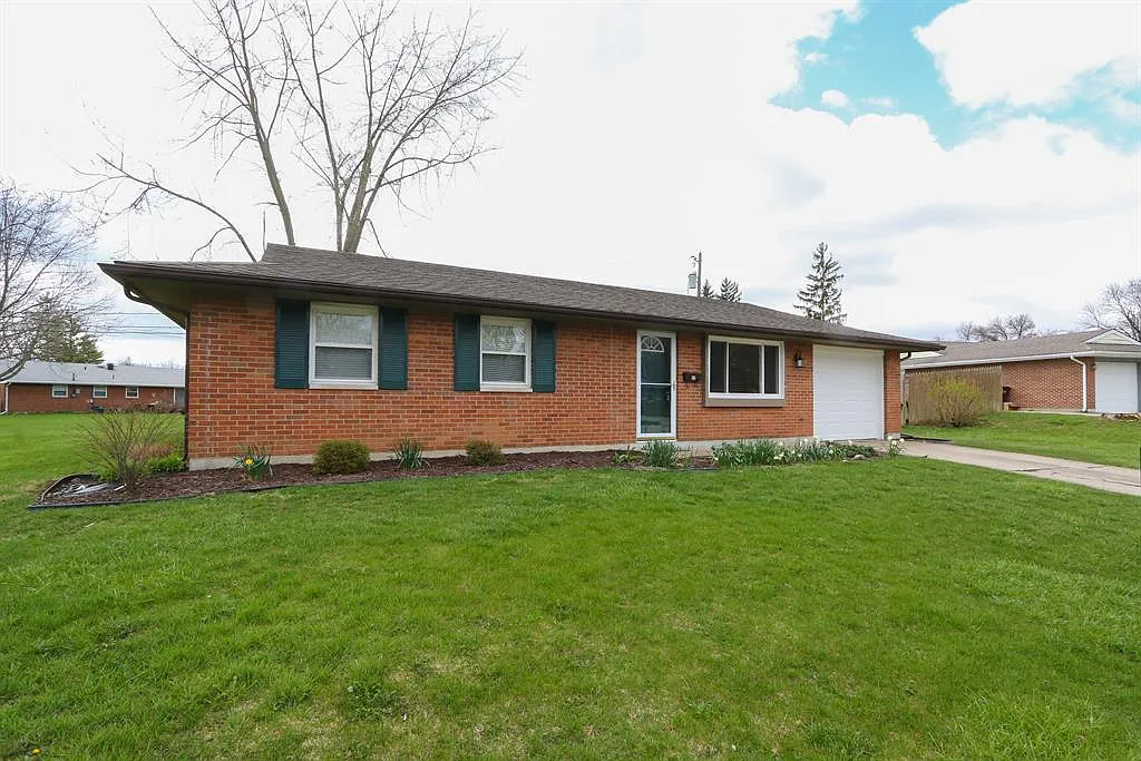 210 Silverstone Dr photo 1